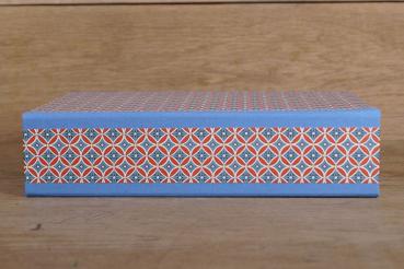 Sustainably manufactured gift box for the shelf